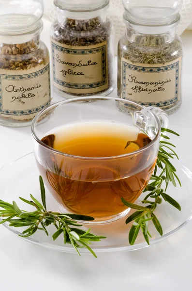 Травяной чай с розмарином — стоковое фото