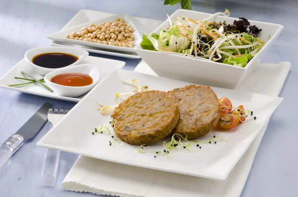 Vejetaryen tofu burger.