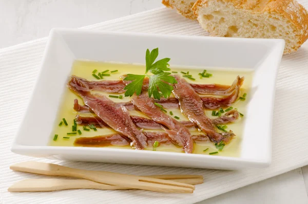 스페인 요리입니다. 절인된 멸 치입니다. anchoas en aceite. — 스톡 사진
