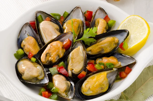 Spanish Cuisine. Mussels in Sauce. Mejillones a la Marinera. — Stock Photo, Image