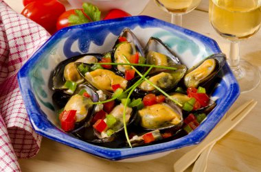 İspanya mutfağı. soslu midye. Mejillones a la marinera.