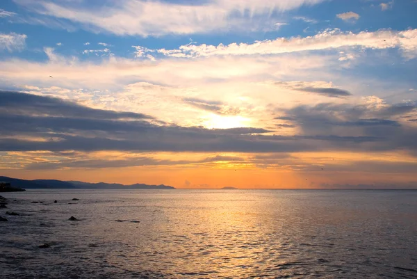 Denizde gün doğumu