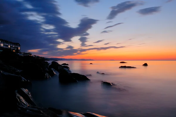 Denizin üzerinde gün batımı