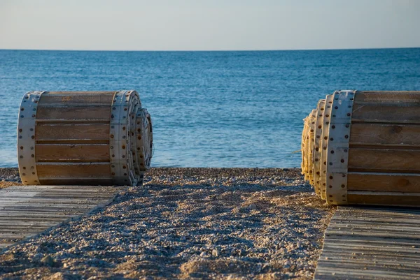 passage to the sea beach