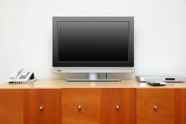 Televisionen på tabell — Stockfoto