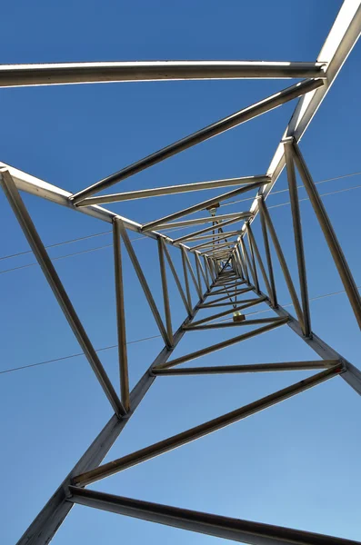 Torre de alta tensão 1-olhando para cima — Fotografia de Stock