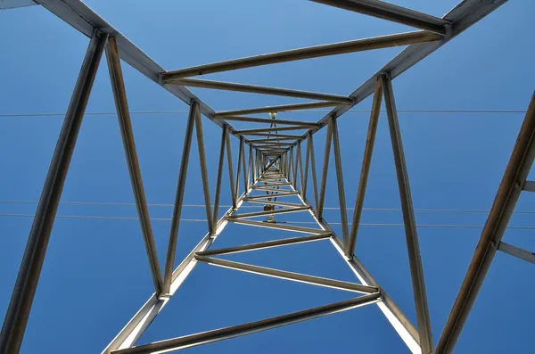 Torre de alta tensão 2-olhando para cima — Fotografia de Stock