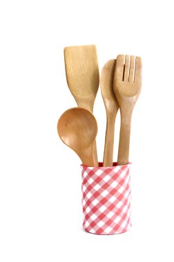 Ahşap mutfak aletleri beyaza izole edilmiş.