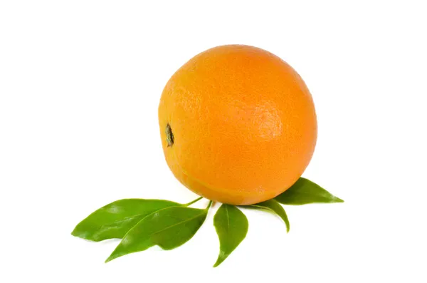 Orange med leaf isolerad på vit bakgrund — Stockfoto