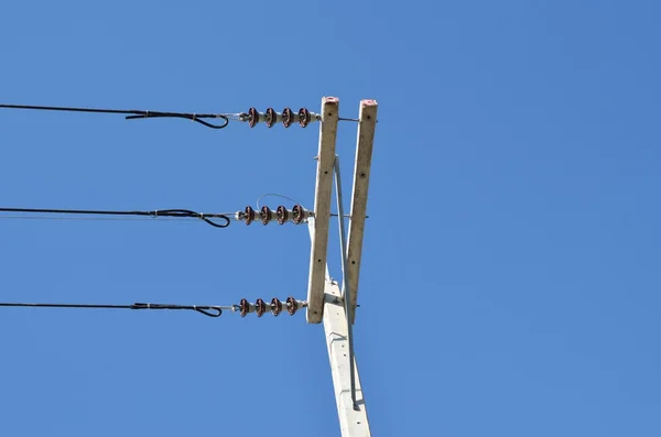 El inlägg med blå himmel — Stockfoto