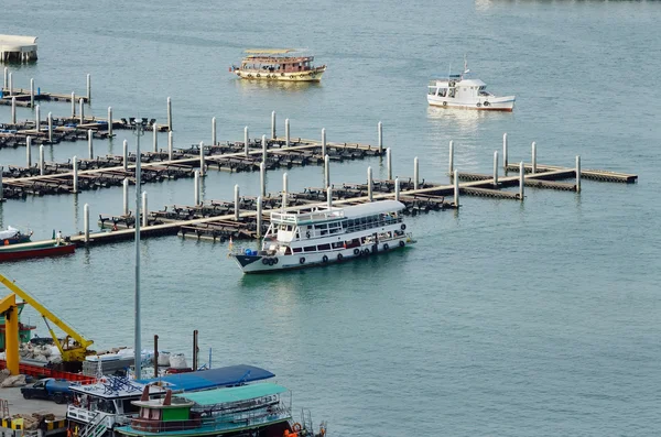 Area boat docks in the bay of Pattaya — Stock Photo, Image