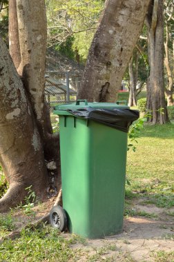 çöp, çöp kutusu parkta