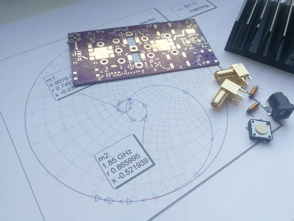 극초단파 모듈의 보라색 도금은 스미스 디자인을 임피던스 — 스톡 사진
