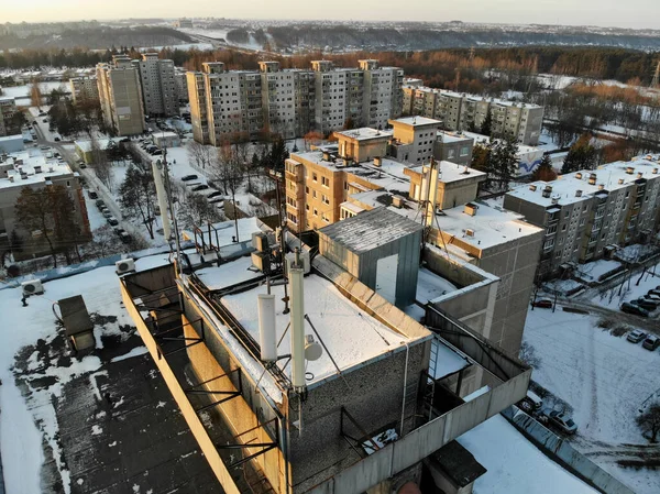 Aerial View Gsm Telecommunications Antennas Roof Urban Multistory Building — Stockfoto
