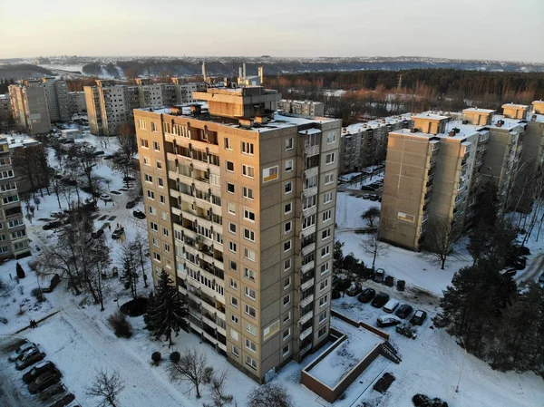 Wielopiętrowy Budynek Mieszkalny Zimą Dzielnicy Eiguliai Kownie Litwa Zdjęcie Lotu — Zdjęcie stockowe