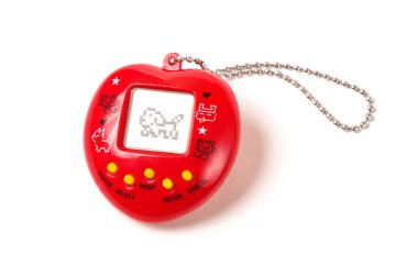 Beyaz arka planda 90 'lardan kalma sanal hayvan bakımı oyunu tamagotchi.
