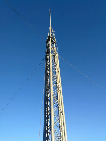 Verstellbarer Antennenmastturm Für Die Höhenkontrolle Der Funkantenne — Stockfoto