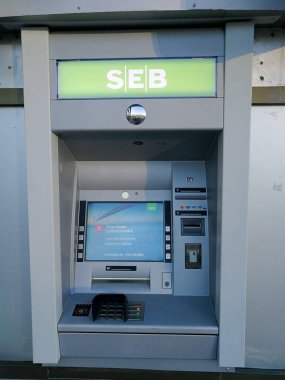 KAUNAS, LITHUANIA - 25 Şubat 2020 SEB ATM geçici olarak servis dışı. Para sorunu yok.