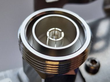 Yüksek güç radyo frekansı RF ve mikrodalga uygulamaları için DIN 7 / 16 düşük pasif modülasyonlar (PIM) eşeksen konnektörü