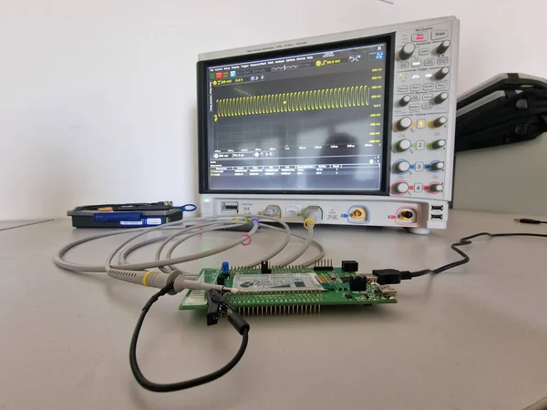 Professional Digital Oscilloscope Circuit Analysis Measurements Time Domain — ストック写真