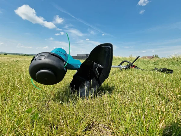 Электрический Травяной Триммер Профессиональный Садовый Инструмент Газонной Траве — стоковое фото