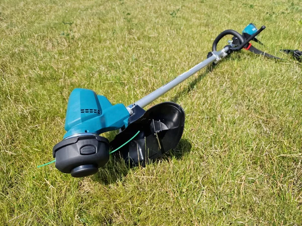 Electric Grass Trimmer Professional Gardening Tool Lawn Grass — Stockfoto