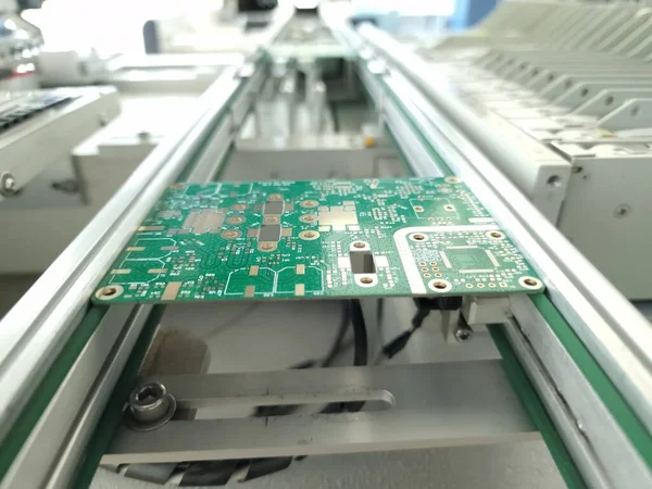 Hochfrequenz Hochfrequenz Leiterplatten Bestückung Bestückungsautomaten Kleiner Elektronikfabrik — Stockfoto