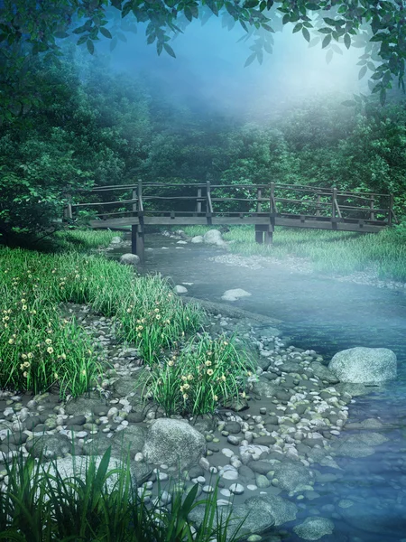 Blauer Fluss mit einer Brücke — Stockfoto