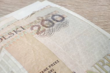 Polonya 'dan gelen banknot yığını. 200 zl. İki yüz cila zloti. Polonya para birimi yakın çekim. Para değişimi.