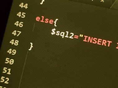 Kodlama kaynağı PHP kod ekranı. Soyut teknoloji geçmişi. Siber saldırı ya da güvenlik konsepti. Hacker izleme programı. Yazılım geliştirme