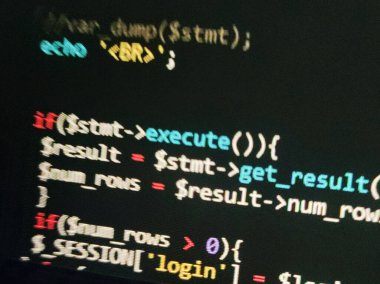 Kodlama kaynağı PHP kod ekranı. Soyut teknoloji geçmişi. Siber saldırı ya da güvenlik konsepti. Hacker izleme programı. Yazılım geliştirme