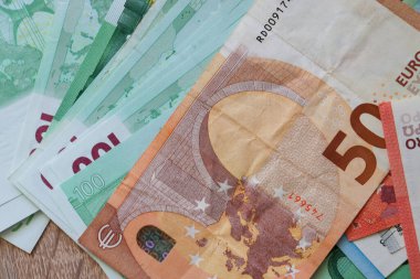 Avrupa konseptinde enflasyon olarak Euro para birimi. Avrupa Birliği fon notları. Ukrayna 'da savaş üstüne ekonomik kriz. Bütçe sorunu