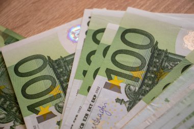 Avrupa konseptinde enflasyon olarak Euro para birimi. Avrupa Birliği fon notları. Ukrayna 'da savaş üstüne ekonomik kriz. Bütçe sorunu
