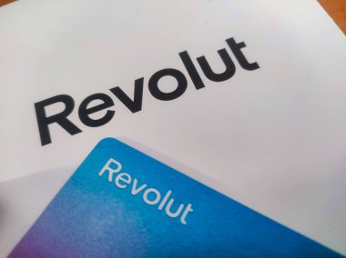 Krakow, Polonya, 19 Mayıs 2022: Revolut logosu - Avrupa 'da ödeme uygulaması. Finansal mobil bankacılık