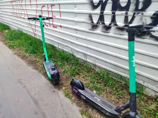 Gdansk Poland Julho 2022 Bolt Electric Scooters Estão Lado Calçada — Fotografia de Stock