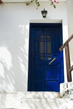 Mavi Yunan kapı