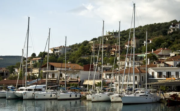 Sailing boats in Achillio port, Greece. — Stock Photo, Image