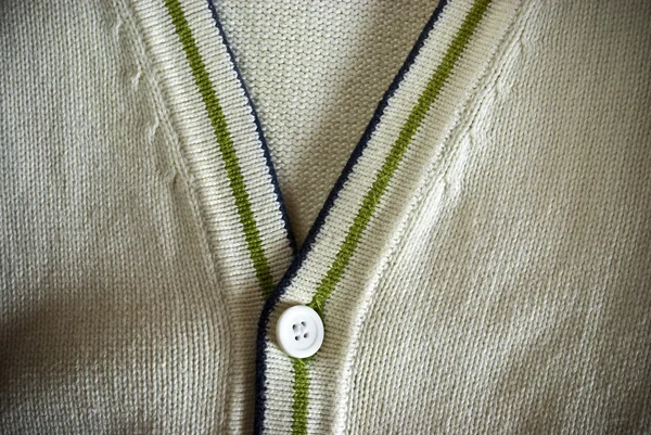 Camisola de cardigan branco ou bege com linhas azuis e verdes fundo ou textura — Fotografia de Stock