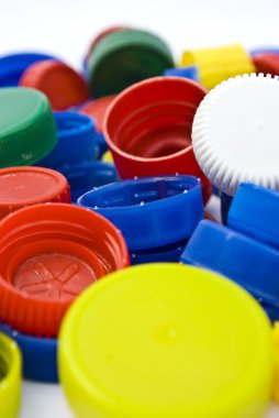 geri dönüşüm kavramı olarak renkli pet şişe kapakları