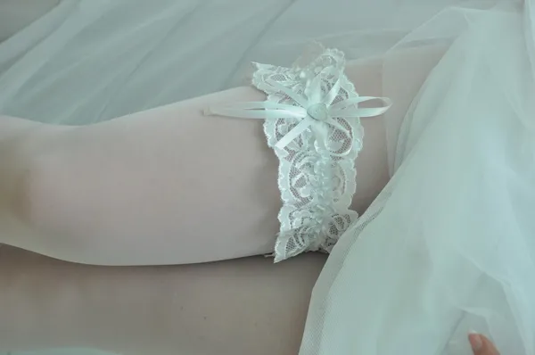 Garter on a woman's leg — Stock Photo, Image