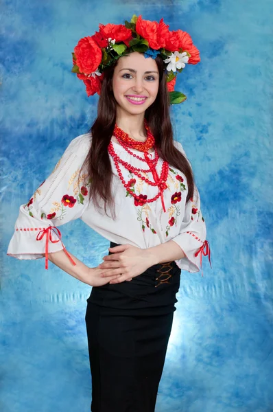 Meisje Oekraïense nationale kostuum — Stockfoto