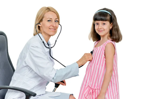 Arts luisteren met een stethoscoop meisje — Stockfoto