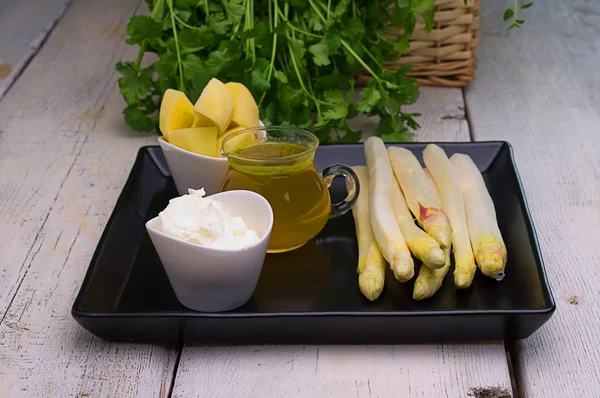 Spargel mit Kartoffeln — Stockfoto