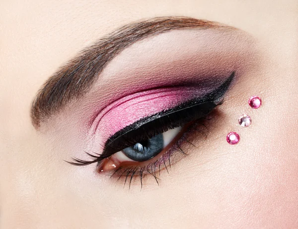 Eye close up with beautiful make up — Stock Photo, Image