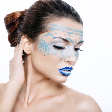 güzel bir kadın ile mükemmel bir makyaj