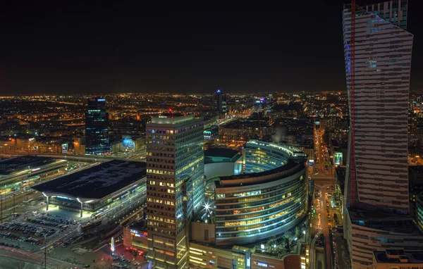 Warszawa, den polska huvudstaden på natten — Stockfoto