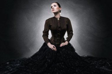 Gotik tarzı güzel bir moda kadın