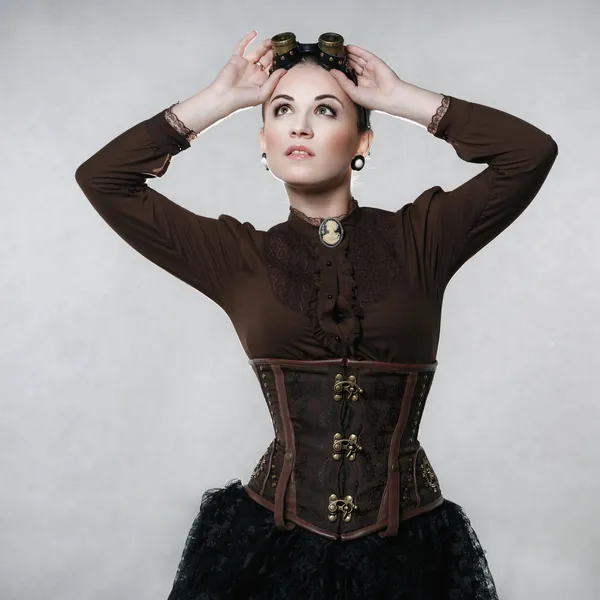 Mooie modieuze vrouw in de stijl van steampunk — Stockfoto