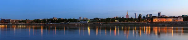 Warschau panorama van de stad bij nacht — Stockfoto