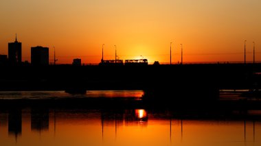 Köprü siluet günbatımı, gökyüzü